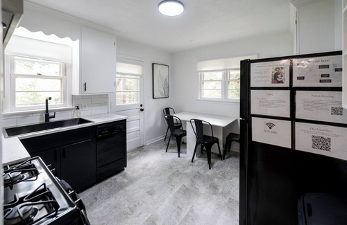 Charlottesville Casa | 4BR Home with Backyard, Laundry, Parking: Long Stays Near Hospital & Downtown
