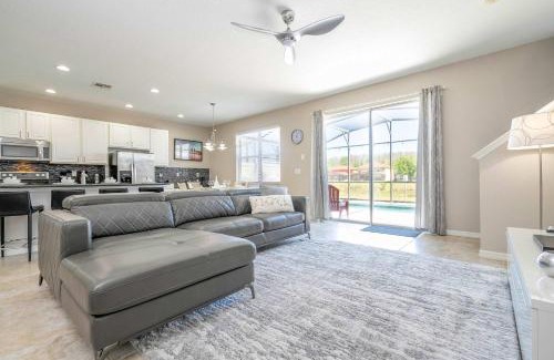 Bellavida Casa | 4BR Lakefront - Themed Rooms - Pool & BBQ!