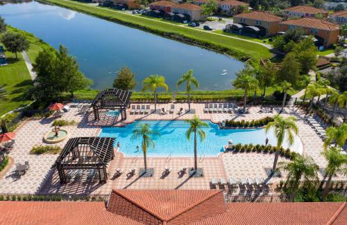 Bellavida Casa | 4BR Lakefront - Themed Rooms - Pool & BBQ!