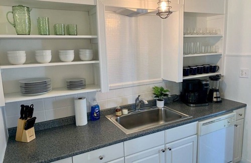 Ashville Casa | Lakeside Retreat 4BR House |Kayak Adventure