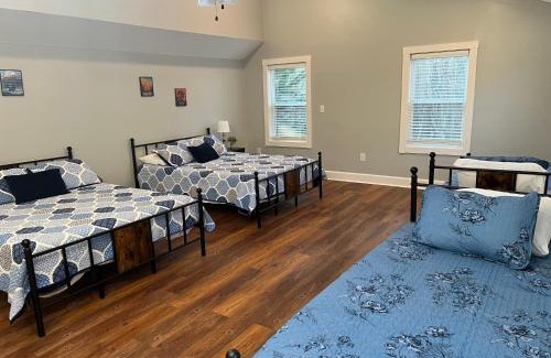 Kellysville Casa | 4BR Lodge on Wolf Creek - Fishing, Hiking, New River Fun and Hokie Weekends