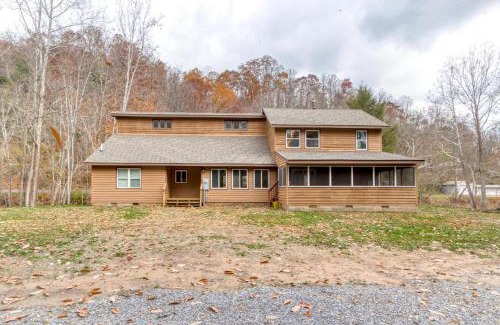 Kellysville Casa | 4BR Lodge on Wolf Creek - Fishing, Hiking, New River Fun and Hokie Weekends