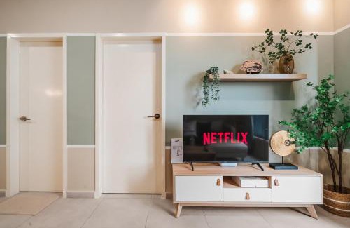 Seri Kembangan Apartamento | 4BR Matcha-Inspired Home at Meta Residence by RumaBnB