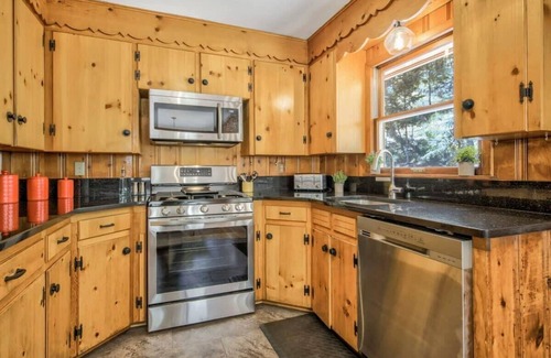 Cascade-Chipita Park Cabina | 4BR|Mountain Views|Hot Tub, Firepit|Hiking