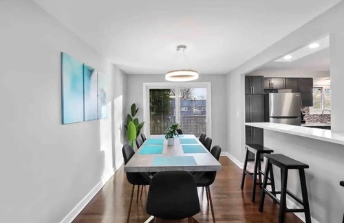 Fox Valley Casa | 4BR Near Woodfield Mall & Metra | LCP Collection