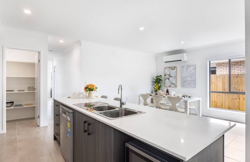 Browns Plains Casa | 4BR Newly furnished Cozy house @Brownsplain