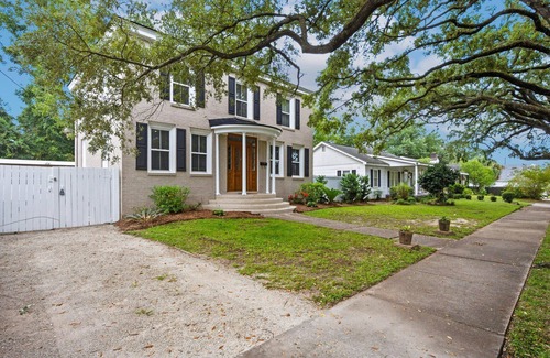 Georgetown Casa | 4BR pet-friendly 105 year old home in historic Downtown Georgetown. Oak-lined streets.