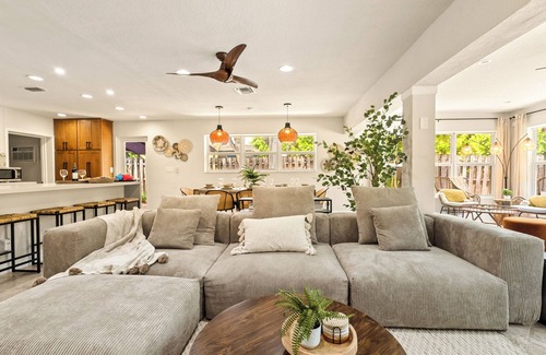 Riverside Park Casa | 4BR - Pool - Air Hockey - Mins to DT/Las Olas/FLL