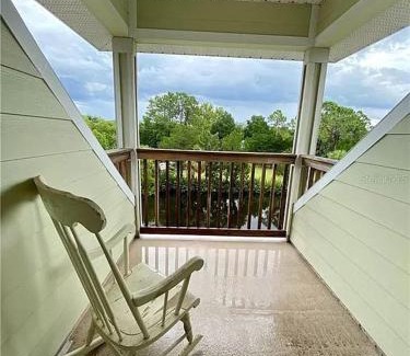 Hudson Casa | 4BR Private Dock, Warm Spring Canal, Kayaks, Canoe