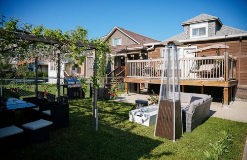 Belmont Cragin Casa | 4BR Retreat w/ Theater, Game Room & Backyard