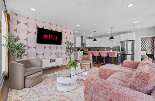 Talbot's Corner Apartamento | 4BR Sleeps 14 | Makeup Room + Rooftop!
