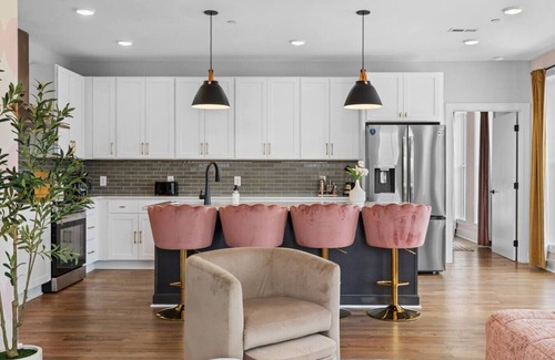 Talbot's Corner Apartamento | 4BR Sleeps 14 | Makeup Room + Rooftop!