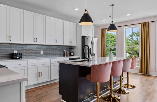 Talbot's Corner Apartamento | 4BR Sleeps 14 | Makeup Room + Rooftop!