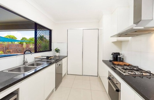 Smithfield Casa | 4BR Smithfield Serenity; Pool, Pool Table & Dog Friendly