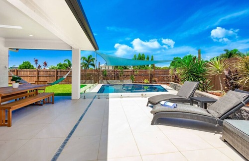 Smithfield Casa | 4BR Smithfield Serenity; Pool, Pool Table & Dog Friendly