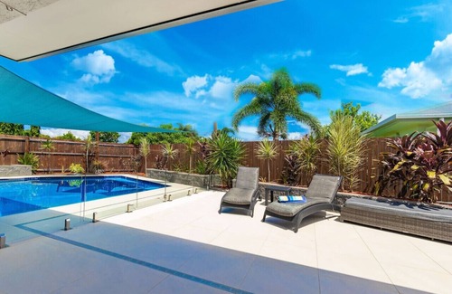 Smithfield Casa | 4BR Smithfield Serenity; Pool, Pool Table & Dog Friendly