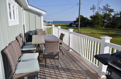 Davis Casa | 4BR Soundfront cottage |Private Dock|Fishing|
