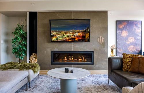 North Bergen Casa | 4BR Townhome with NYC Views