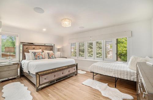 Cherry Creek Casa | 4br Townhouse Retreat W Gym & Sauna