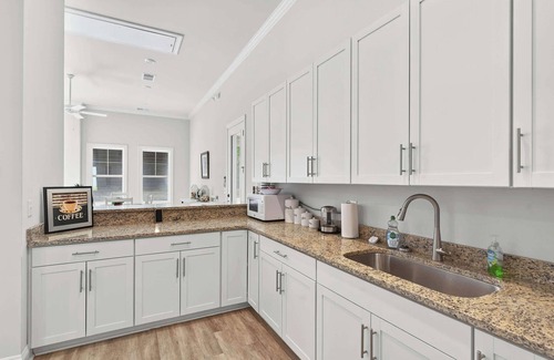 Ocean Isle Beach Casa | 4BR Townhouse with Golf View in Ocean Isle Beach