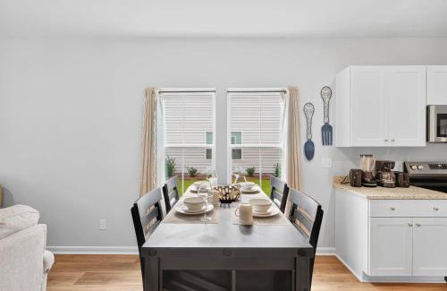 Ocean Isle Beach Casa | 4BR Townhouse with Golf View in Ocean Isle Beach