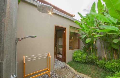 Melayang Villa | 4BR Tropical Family Villa in Ubud