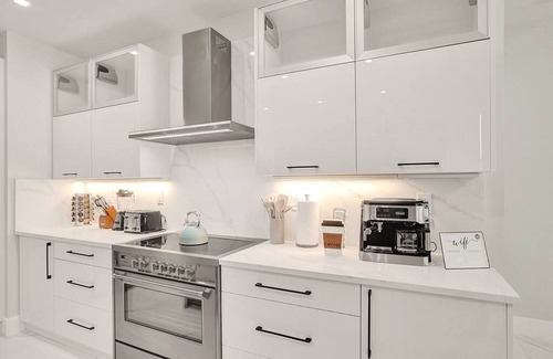 Colee Hammock Casa | 4BR w htd Pool Walk to Las Olas 5mins to Beach