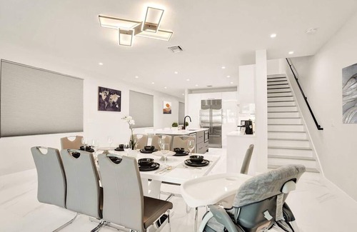 Colee Hammock Casa | 4BR w htd Pool Walk to Las Olas 5mins to Beach