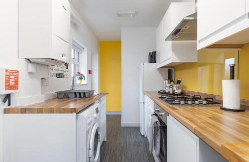 Wyken Casa | 4BR with Private Parking