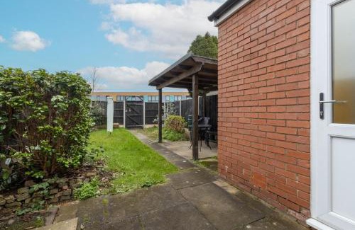 Wyken Casa | 4BR with Private Parking