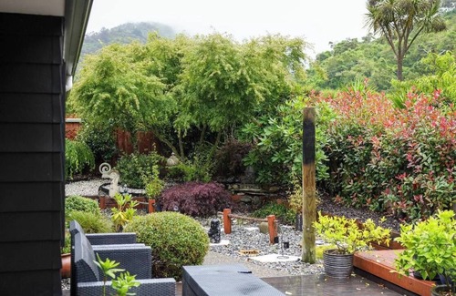 Nelson Casa | 4kms from CBD, pet-friendly, bike tracks/ bus right out the gate, family/couples