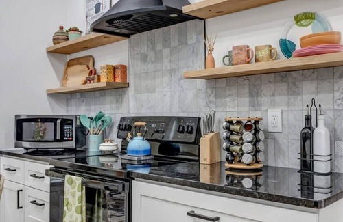 Urban Core Apartamento | 4x Adorable Side by Side Apts - Sleeps 18!