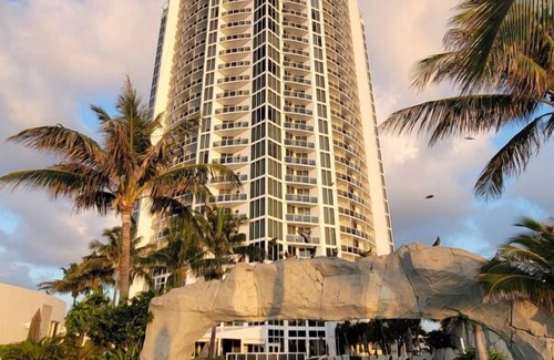 Sunny Isles Beach Apartamento | 4x Deluxe Room 2 Queen Beds Oceanfront at Trump International Beach Resort Miami