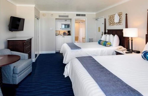 St. Pete Beach Hotel | 4x Gulf Front View With Balcony 2 Queen Beds at Island Grand at TradeWinds