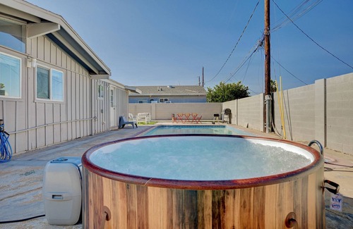 Las Vegas Casa | 4x2 Ultra Lux House with Pool + Spa + Game Room - 5 miles to the Strip