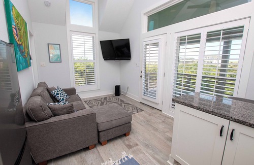 Carova Beach Casa | 4x2279B, Charming Tiny Cottage- Oceanside, Covered Deck