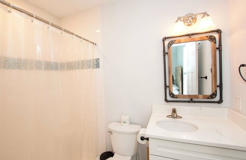 Carova Beach Casa | 4x2279B, Charming Tiny Cottage- Oceanside, Covered Deck