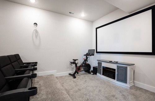 Currituck County Casa | 4x4! Pool, spa, theater, and more, June 15-22 open!