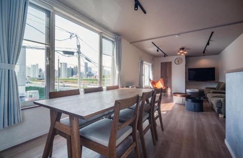 Shiroishi Casa | 5分車程札幌中心大通公園 豐平川河景四房 廁所x2 浴室x1 淋浴x1 包棟別墅近地鐵 停兩台車