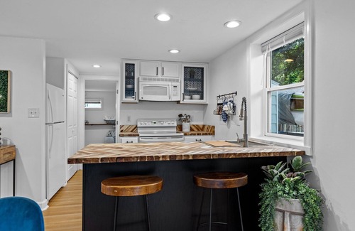 Emerald Isle Casa | 5+4 Heated Pool Home, Steps from Beach, Bonus Ground Floor Apartment