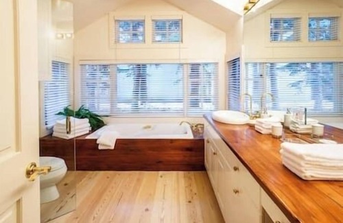 Aspen Casa | 5/6.5 Stunning Single Home in Aspen to Gondola