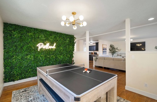 Belmont Casa | 5 BD/3.5BA -Arcade-WFH Desks-Pool/Pingpong Table