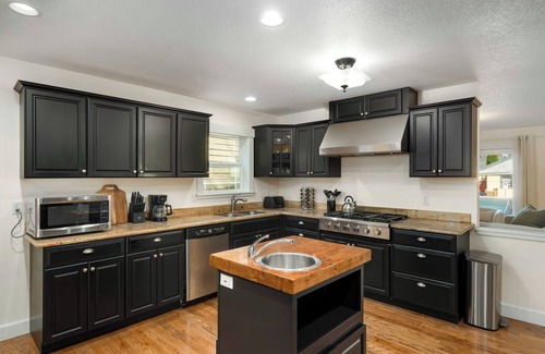 Sunnyside Casa | 5 BD/3.5BA -Arcade-WFH Desks-Pool/Pingpong Table