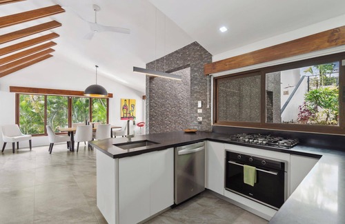 Playa Flamingo Casa | 5-BD Beachfront, Ocean-View Hillside Home