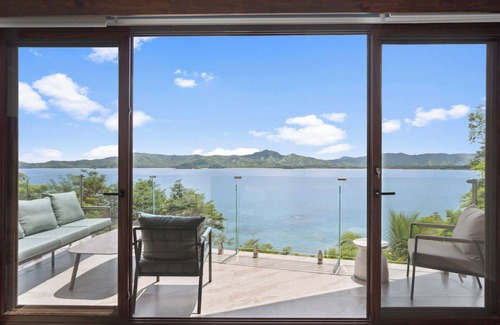 Playa Flamingo Casa | 5-BD Beachfront, Ocean-View Hillside Home