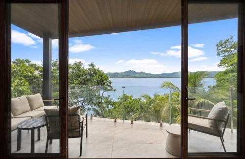 Playa Flamingo Casa | 5-BD Beachfront, Ocean-View Hillside Home