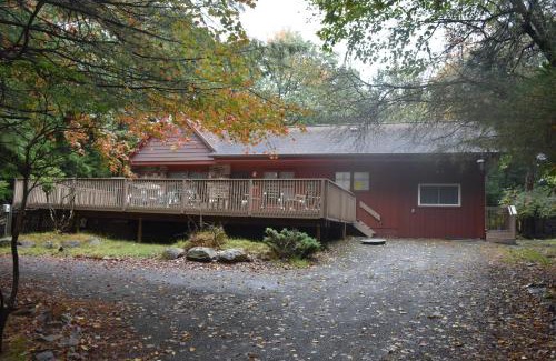 Lake Harmony Estates Casa | 5 Bdr Cabin Game rm Large Deck Fireplace FireTable