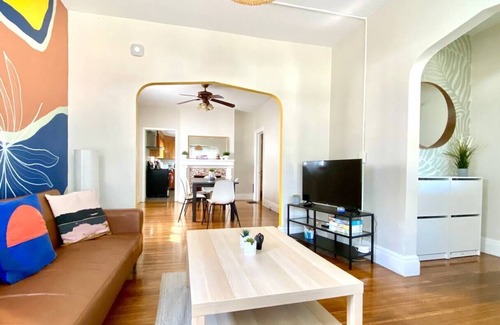 Buffalo Casa | ♥ 5 BDR ♥ Entire Home ♥ Comfy Beds ♥ Fast WiFI ♥ Perfect for families!