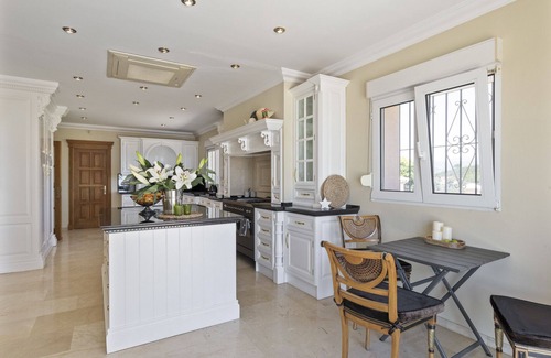 Estepona Casa | ✪ ¡Hermosa mansión de 4 dormitorios en las colinas de Estepona, a 5 km del centro!