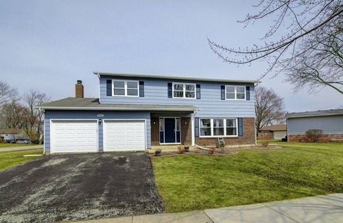 Arlington Heights Casa | 5 Bed/2.5 Bath Home in Arlington Heights - Close to Airport, shopping